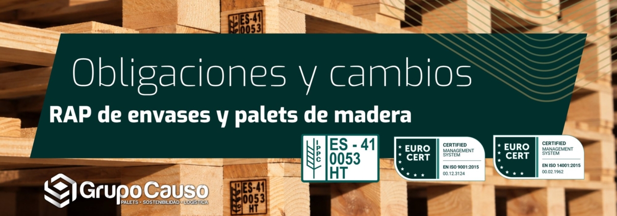Palets europeos apilados con la marca de tratamiento ES-41-0053 HT, junto al titular del artículo y los certificados ISO de Grupo Causo